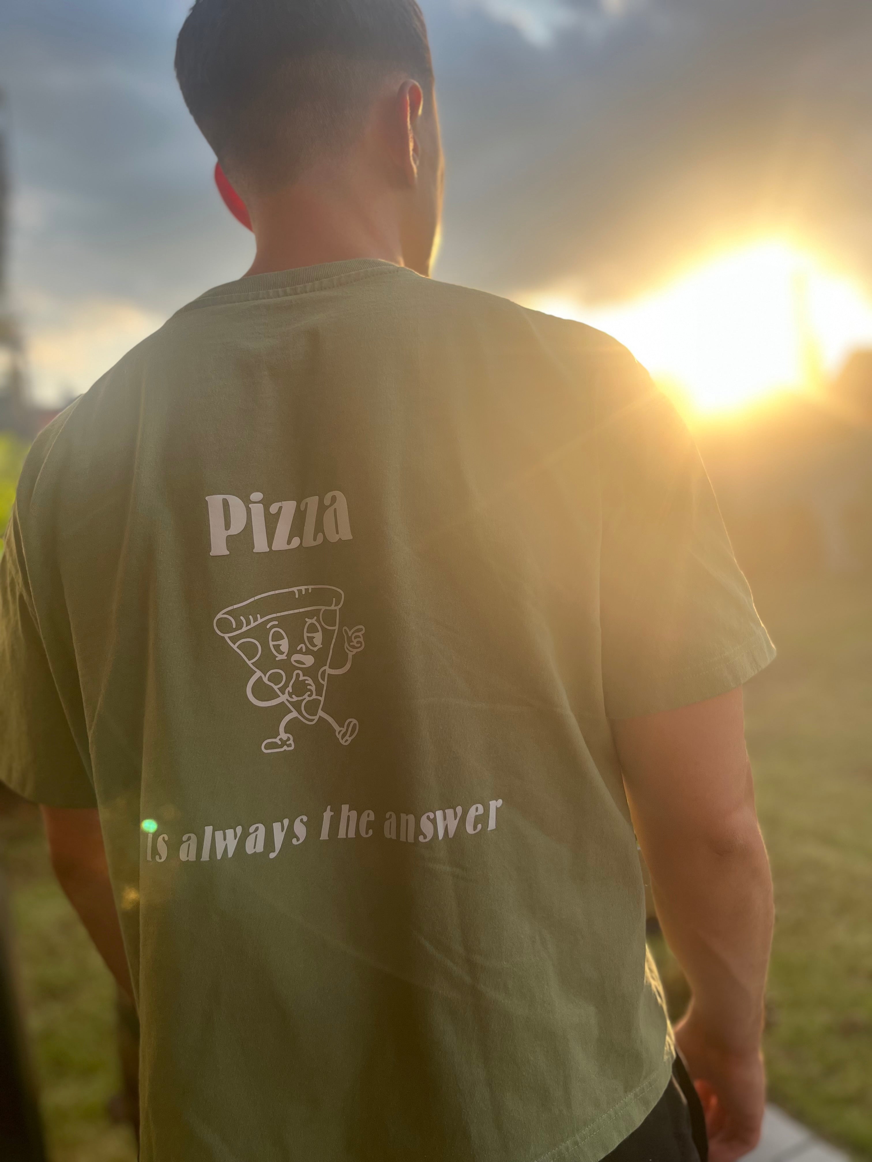 Pizza is always the answer T-Shirt – personalisiertes Shirt mit deinem Buchstaben