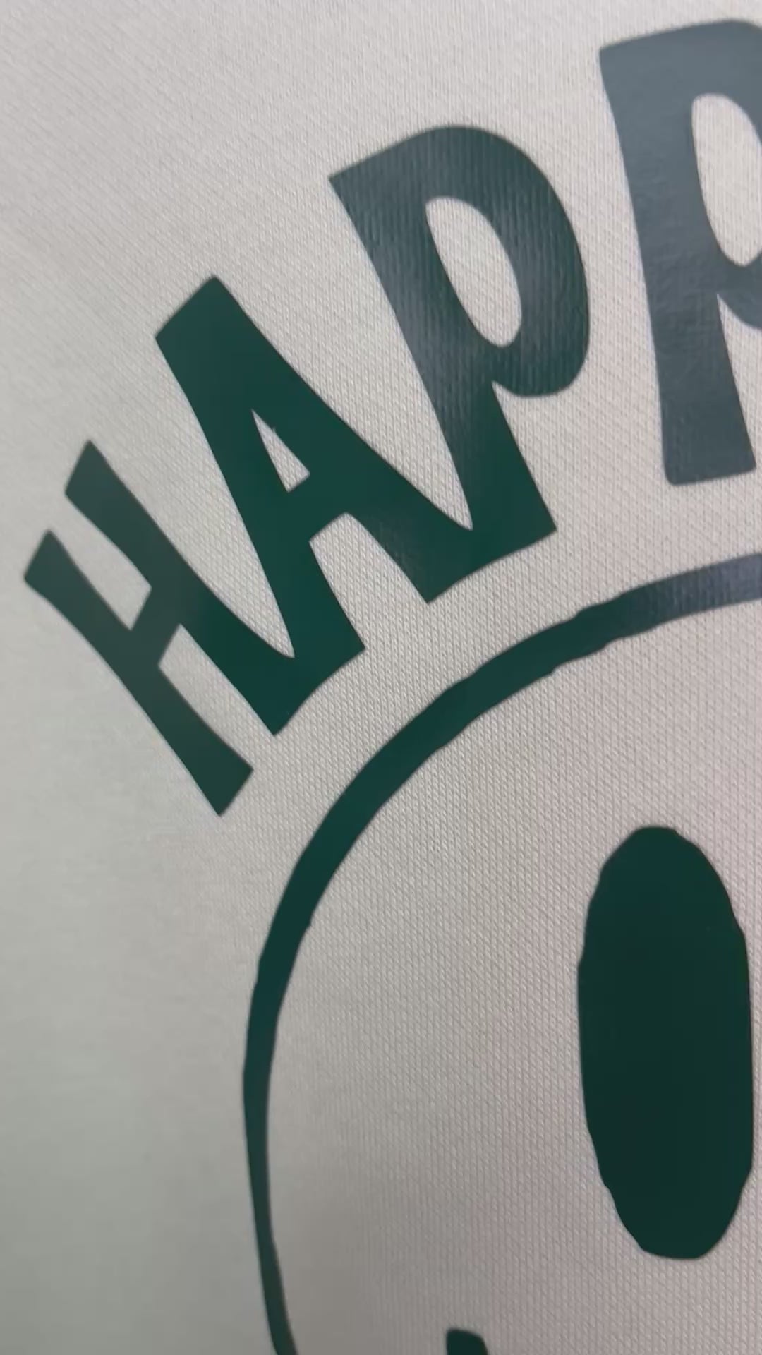 Happiness is happening – Das motivierende Statement-T-Shirt für positive Vibes